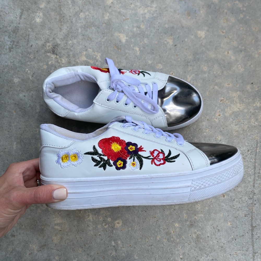 Floral white platform sneakers